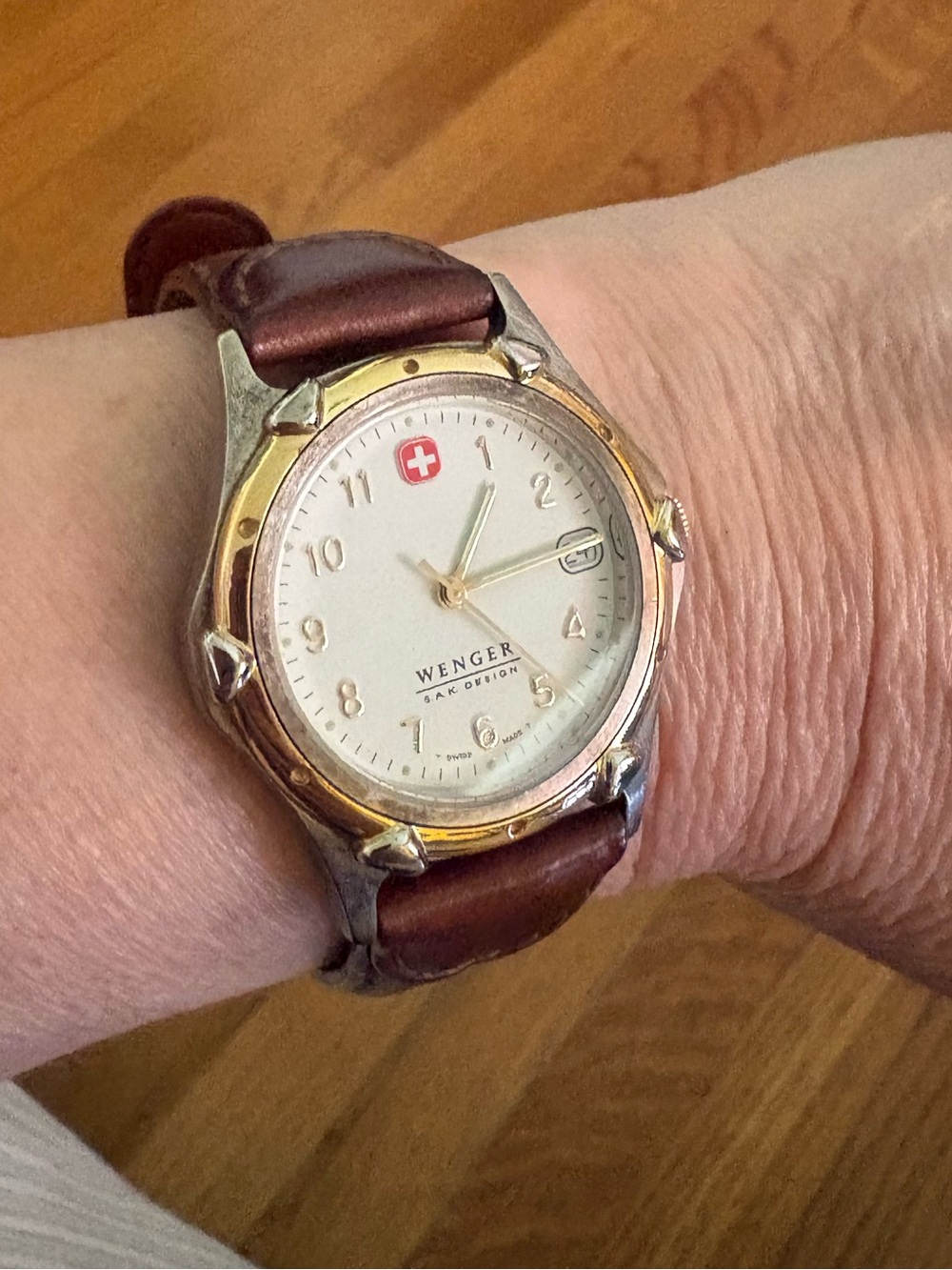 Wenger vintage watch, sak design. Needs battery